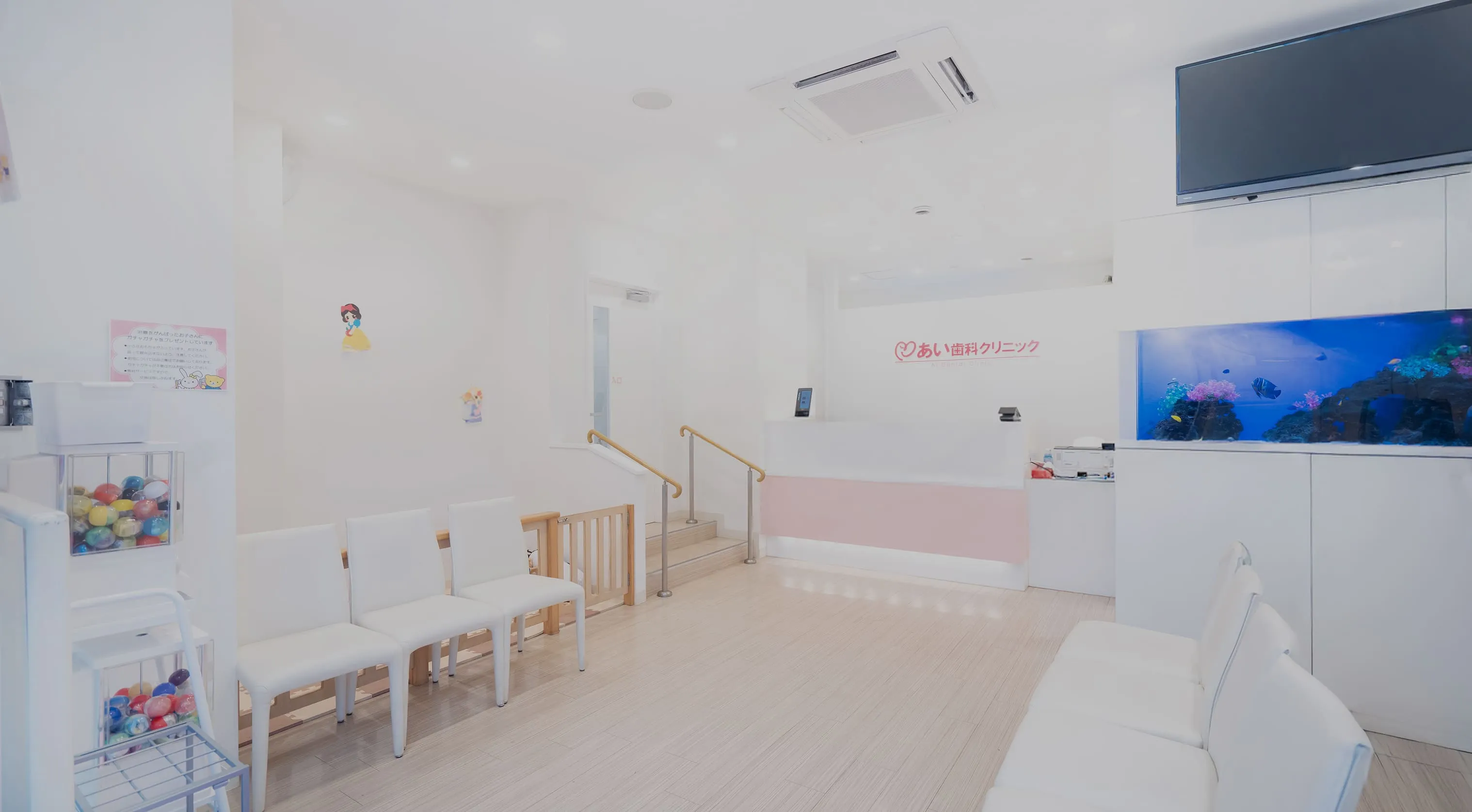 低価格で安心のインプラント Affordable and Reliable Implants.